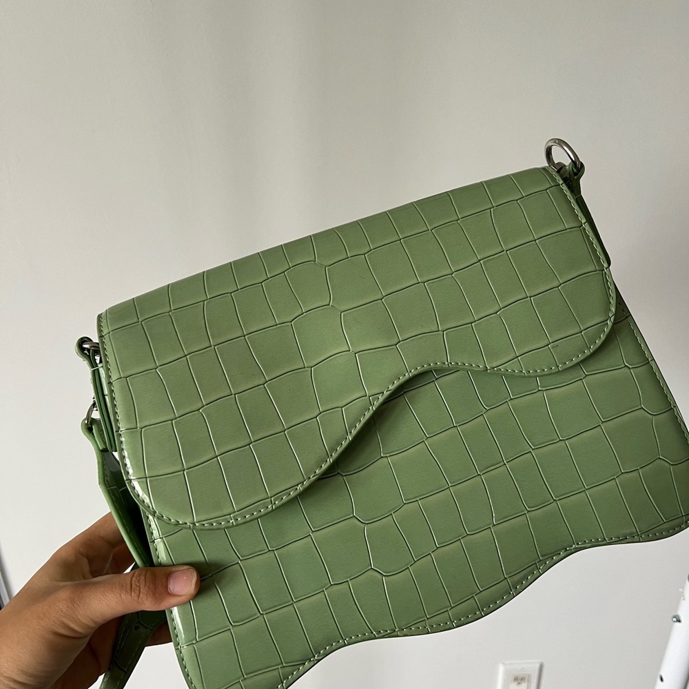 Green Crocodile-Embossed Crossbody Bag with Wave Flap